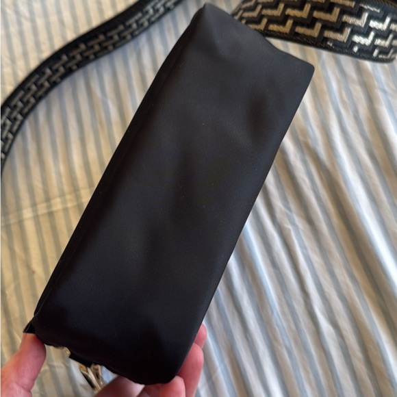 lululemon athletica 2L bag - Picture 5 of 7